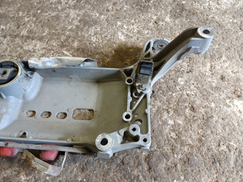 Балка подмоторная