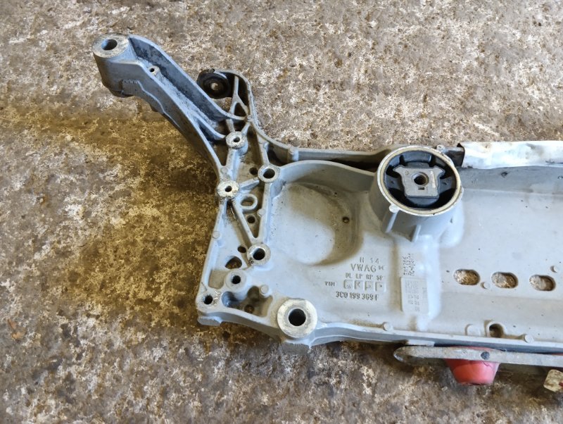 Балка подмоторная