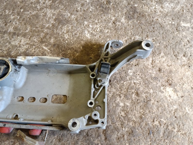 Балка подмоторная