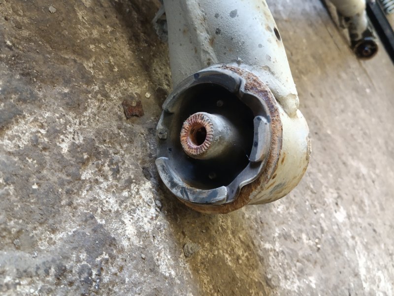 Балка задняя