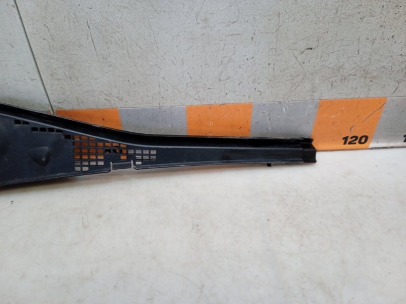 Планка под лобовое стекло