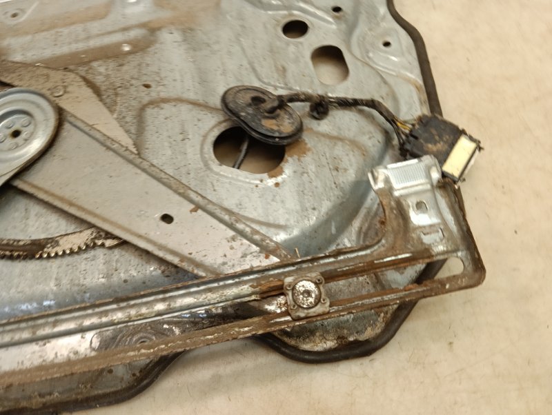 Стеклоподъемник электр. передний левый