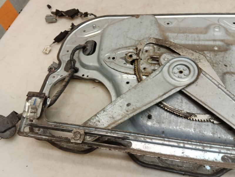 Стеклоподъемник электр. передний левый