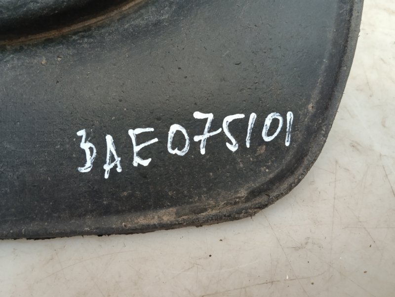 Брызговик задний левый