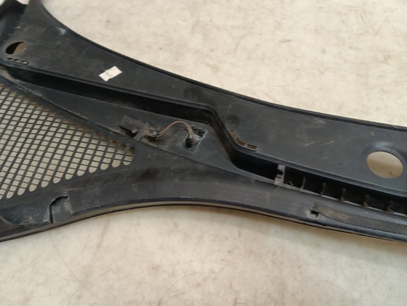 Планка под лобовое стекло