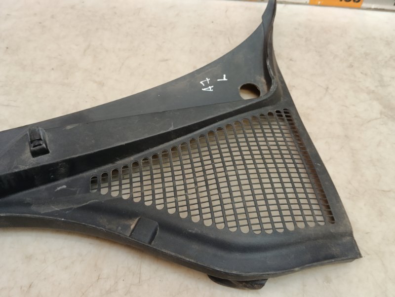 Планка под лобовое стекло