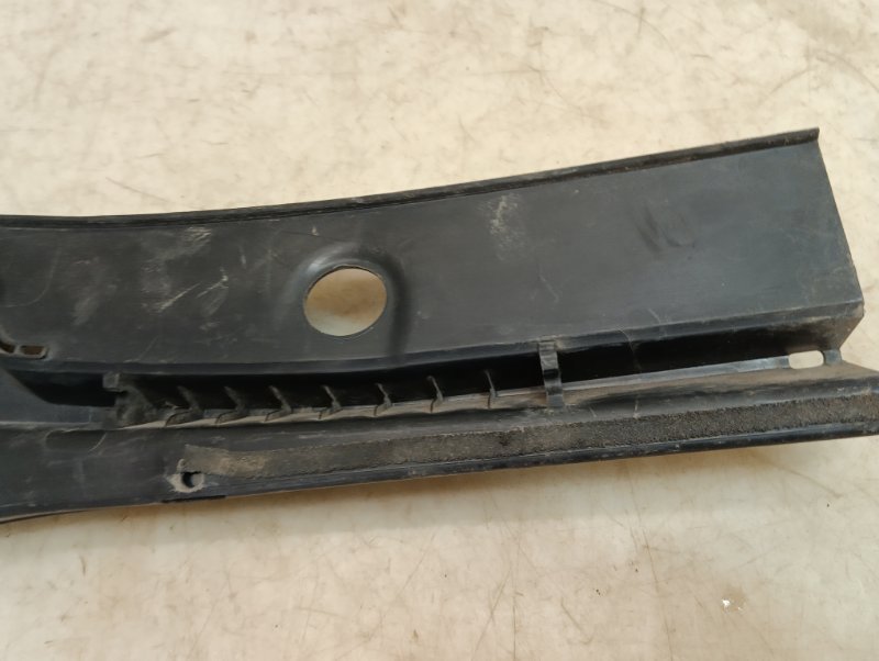 Планка под лобовое стекло