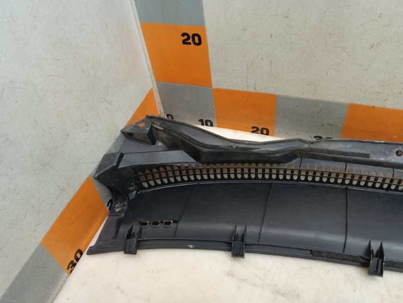 Решетка стеклоочистителей (Жабо)