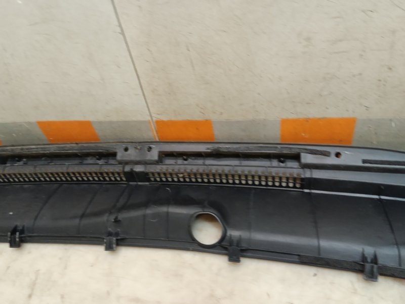 Решетка стеклоочистителей (Жабо)