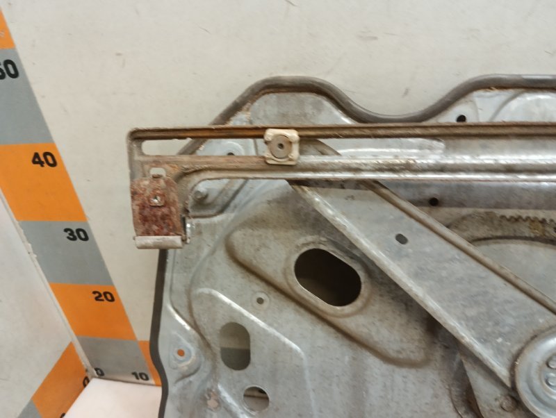 Стеклоподъемник электр. передний левый