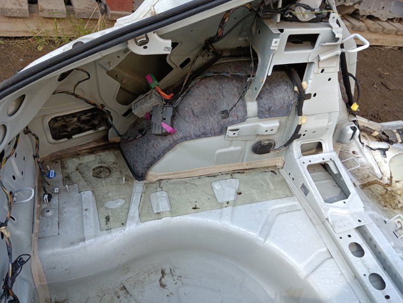 Крыло заднее левое