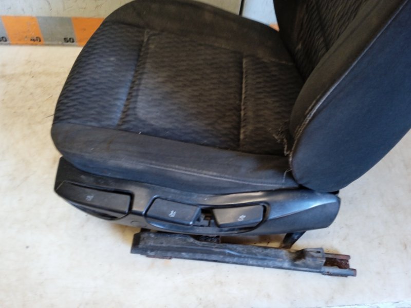 Сиденье переднее левое