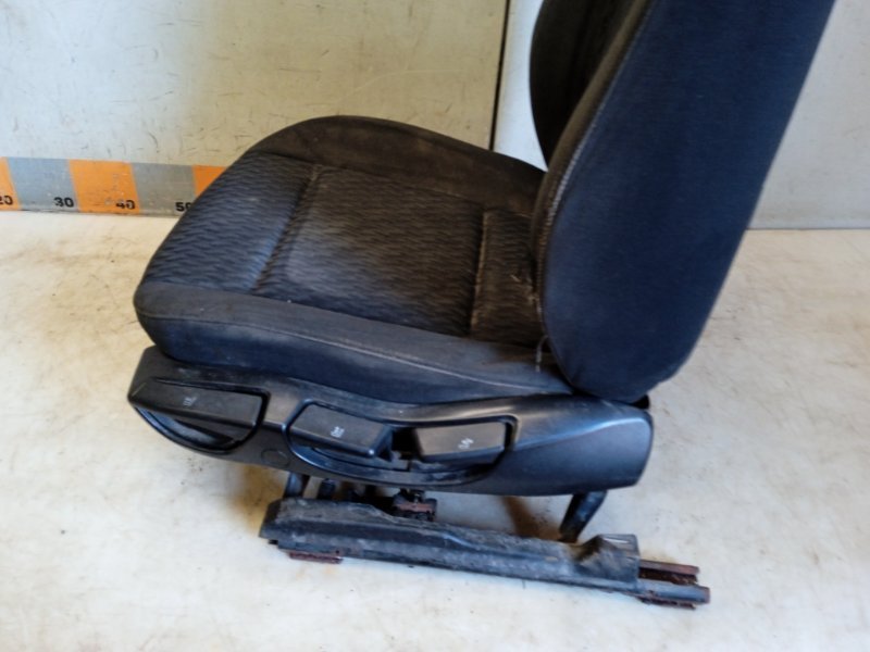 Сиденье переднее левое