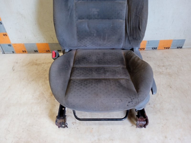 Сиденье переднее левое