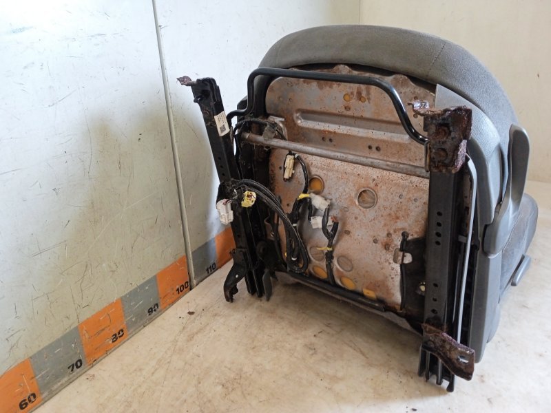 Сиденье переднее левое