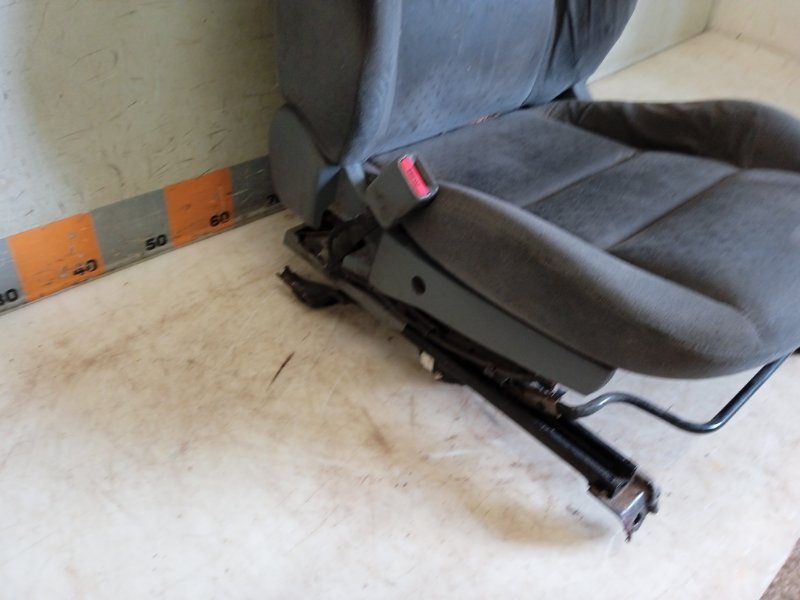 Сиденье переднее левое