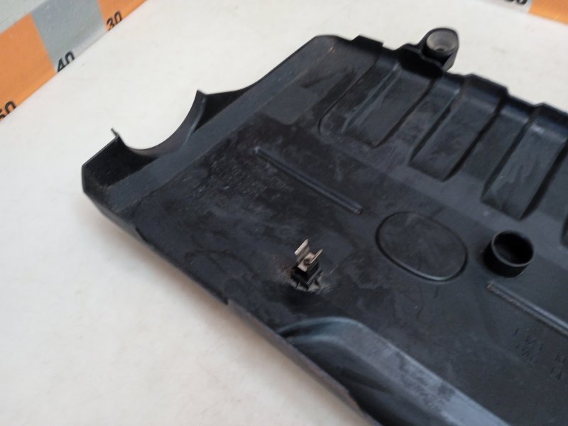 Крышка двигателя