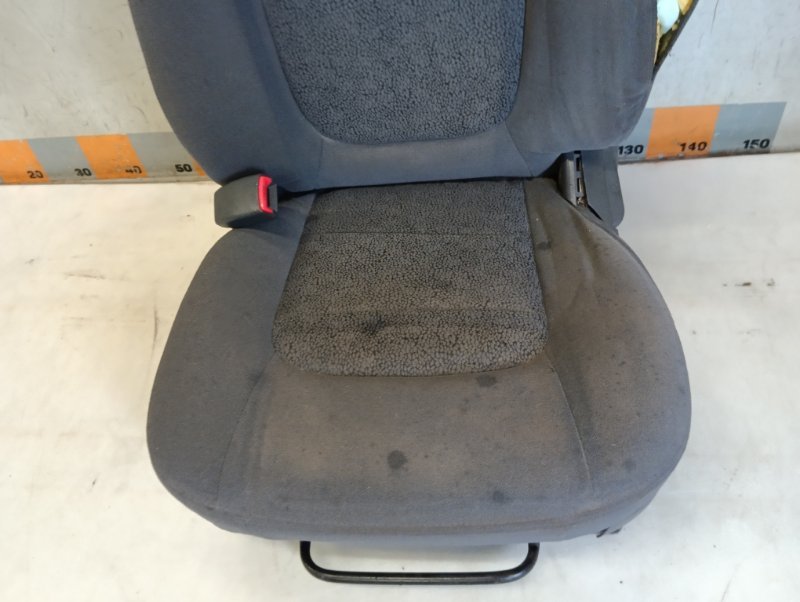 Сиденье переднее левое