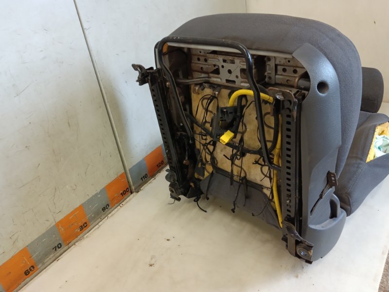 Сиденье переднее левое