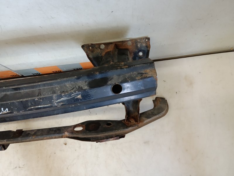 Усилитель переднего бампера