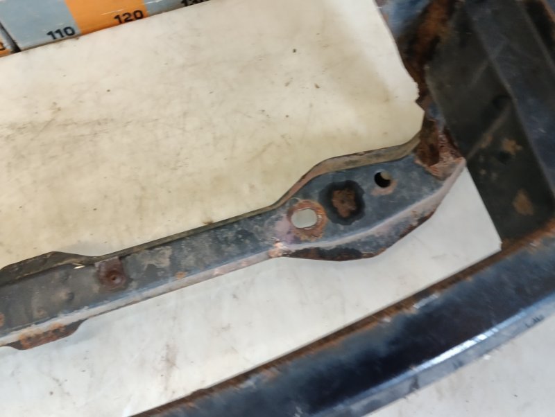 Усилитель переднего бампера