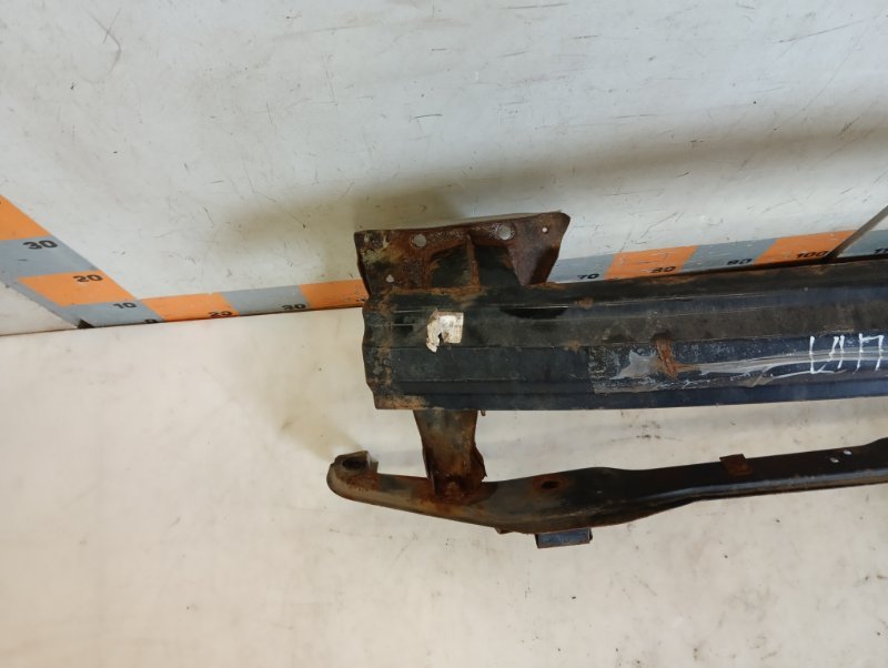 Усилитель переднего бампера