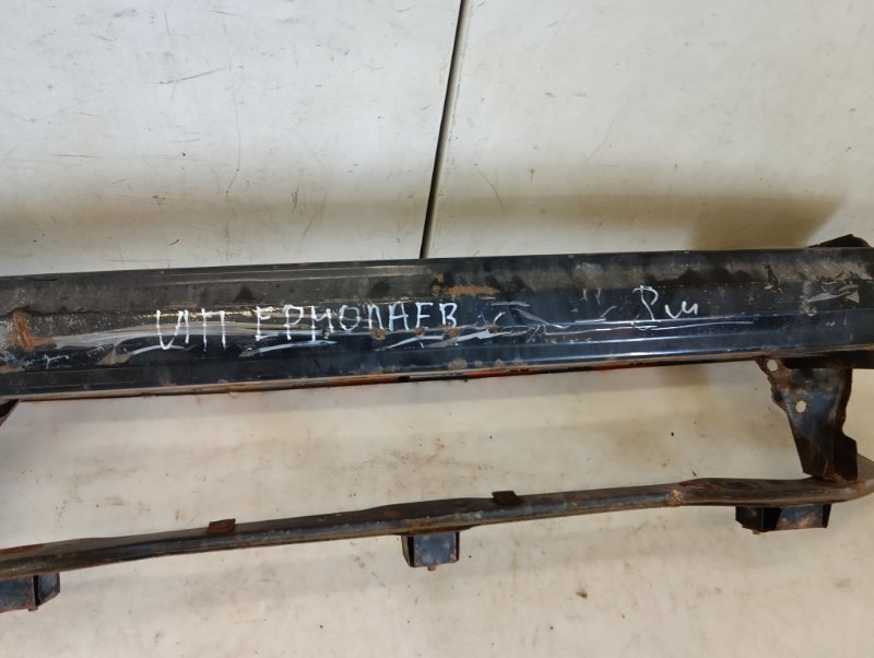 Усилитель переднего бампера