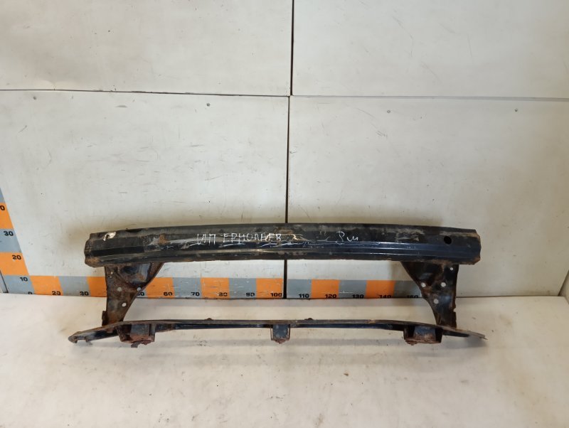 Усилитель переднего бампера