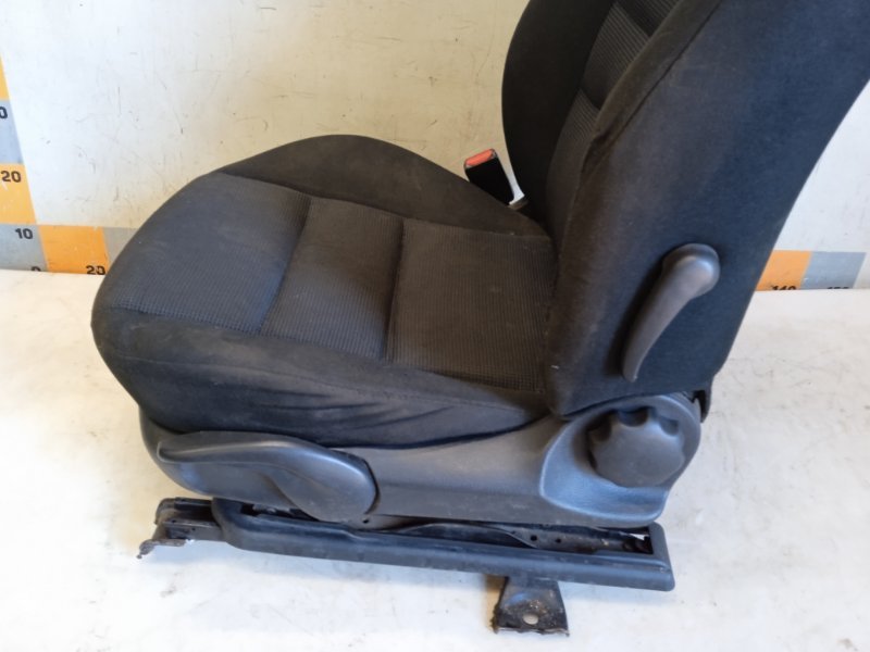 Сиденье переднее левое