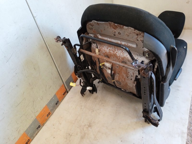 Сиденье переднее левое