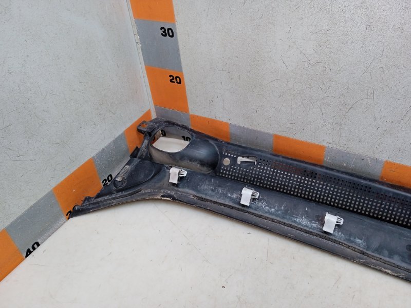 Решетка стеклоочистителей (Жабо)