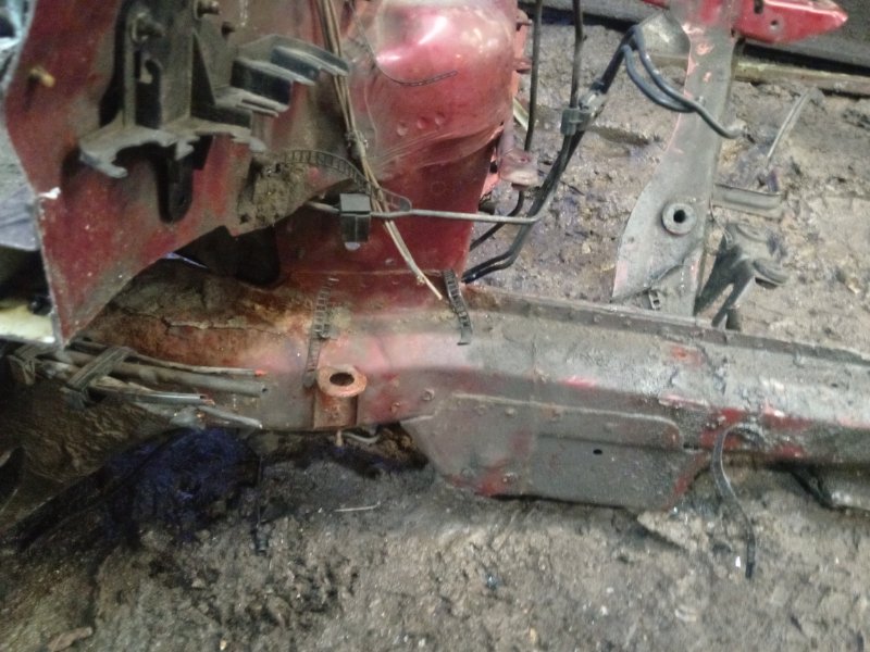 Лонжерон передний левый