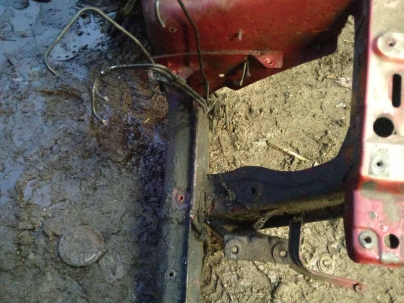 Лонжерон передний левый