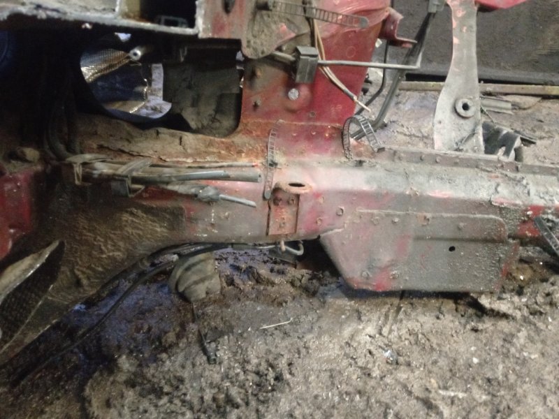 Лонжерон передний левый