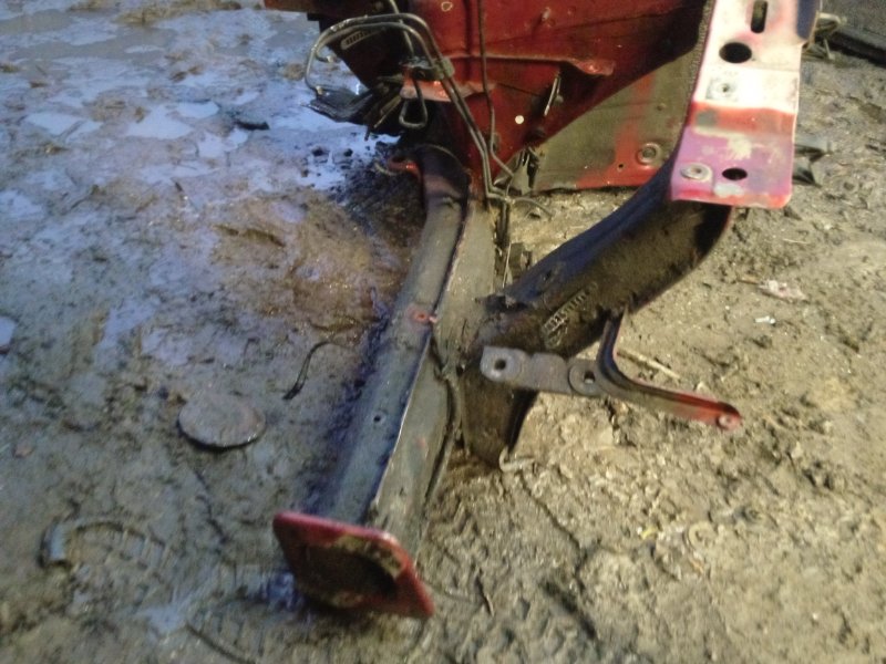 Лонжерон передний левый