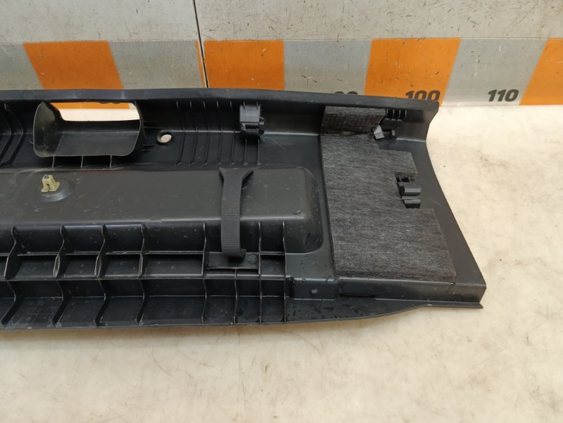 Обшивка багажника