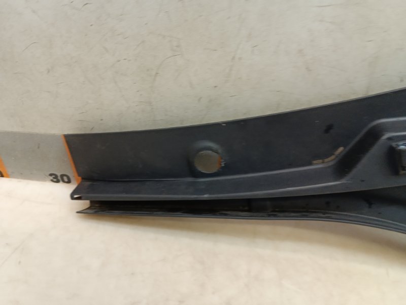 Планка под лобовое стекло