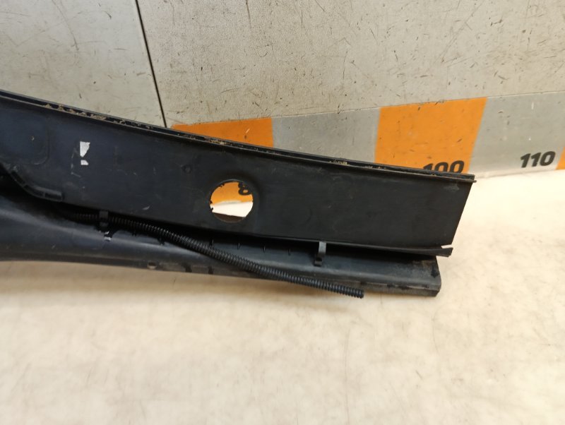 Планка под лобовое стекло