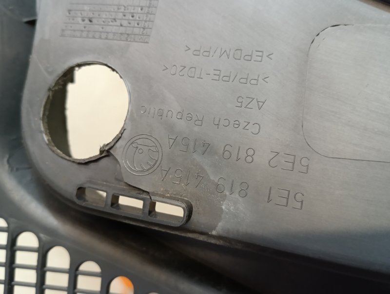 Планка под лобовое стекло