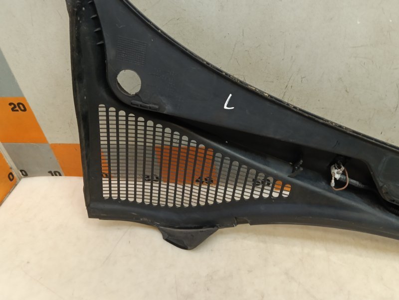 Планка под лобовое стекло