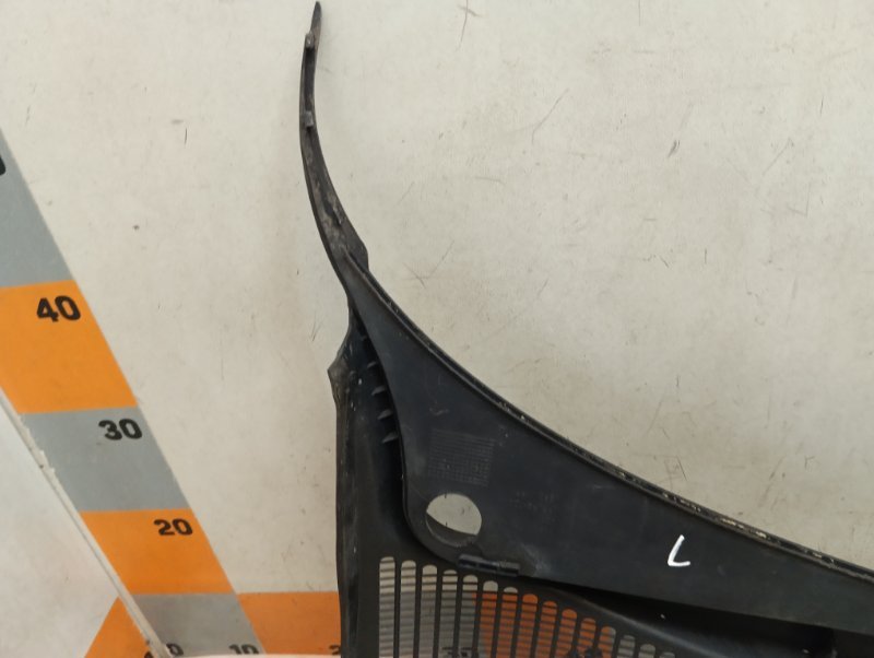 Планка под лобовое стекло