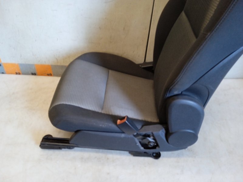 Сиденье переднее правое