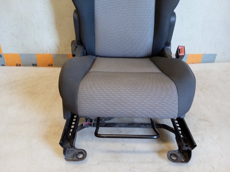 Сиденье переднее правое