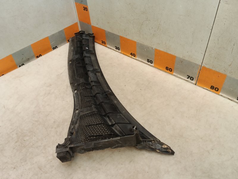 Решетка стеклоочистителей (Жабо)