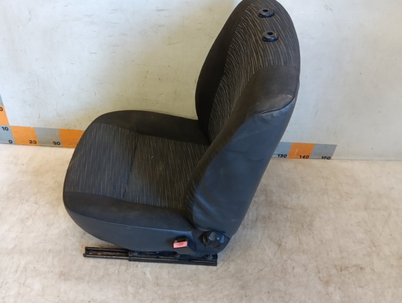 Сиденье переднее правое