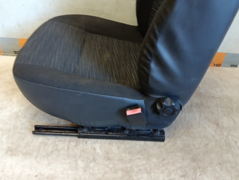 Сиденье переднее правое