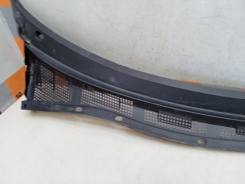 Планка под лобовое стекло