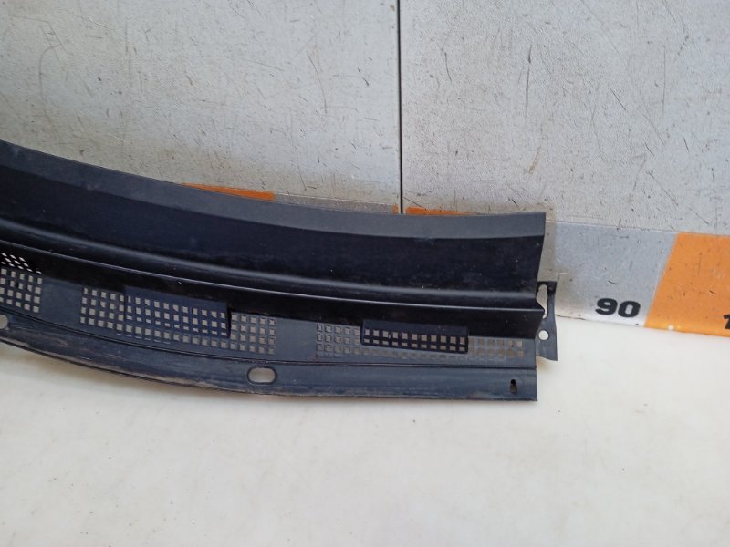 Планка под лобовое стекло