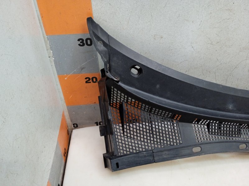 Планка под лобовое стекло