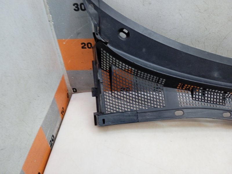 Планка под лобовое стекло